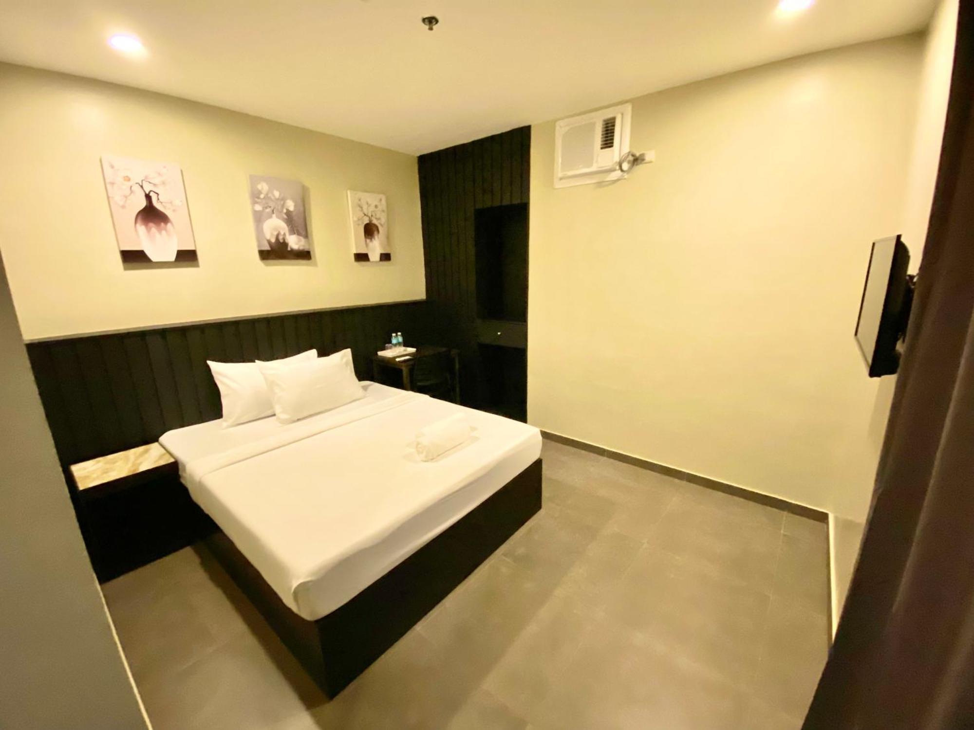 Rudolfo Suites Roxas City Exterior photo